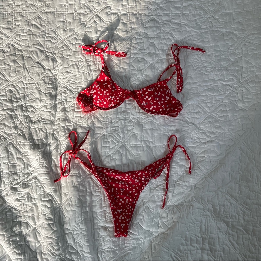 Red floral bralette bikini (size xs/s)